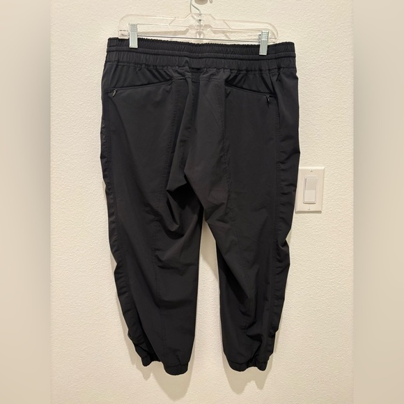 Athleta Black Jogger Pant Capri Size 12 - Picture 2 of 5